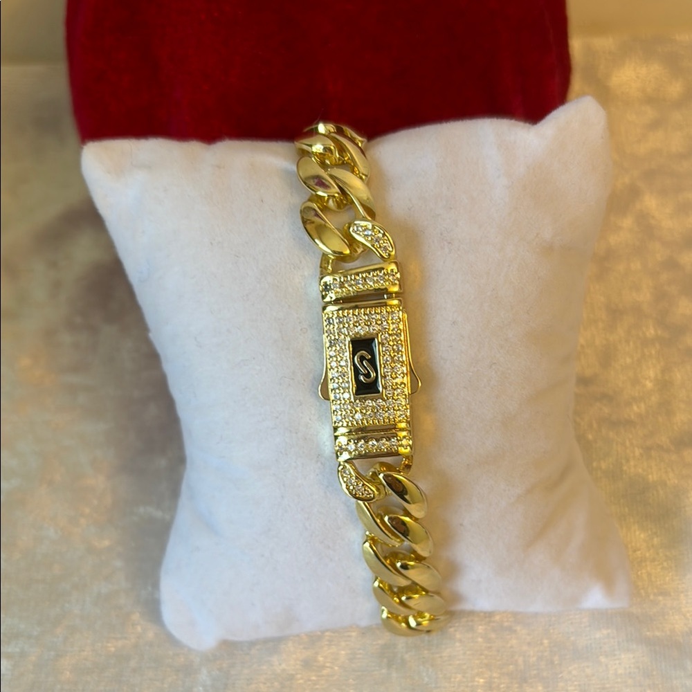 Gold Chain Bracelet with Black Accent